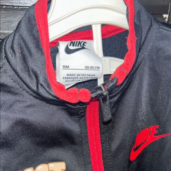 Nike Black and Red Athletic Set - Picture 4 of 5